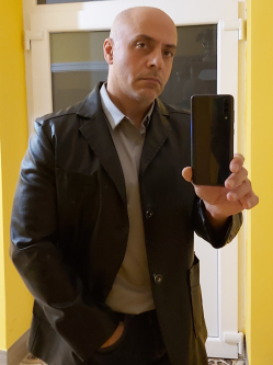 Attila, 51 �ves t�rskeres� f�rfi, Polg�r