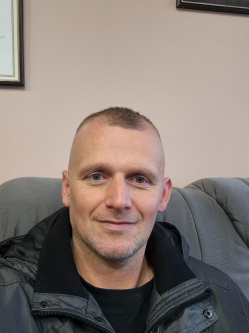 Norbert, 41 �ves t�rskeres� f�rfi, Cegl�d