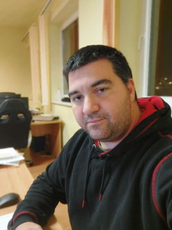 S�ndor, 39 �ves t�rskeres� f�rfi, Kom�rom