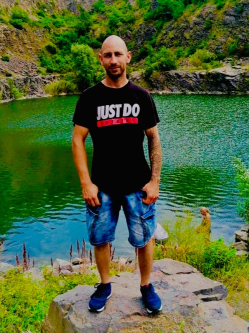 Lali, 32 �ves t�rskeres� f�rfi, Szerencs