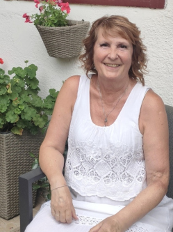�va, 64 �ves t�rskeres� n�, Budapest
