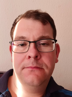 Robi, 43 �ves t�rskeres� f�rfi, Kalocsa