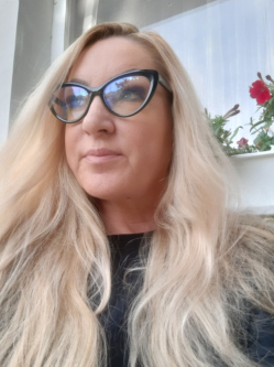 Anna, 46 �ves t�rskeres� n�, Budapest