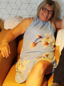 Ildik�, 64 �ves t�rskeres� n�, Koml�