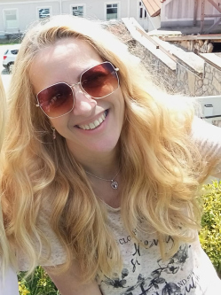 Szilvi, 56 �ves t�rskeres� n�, Szigetszentmikl�s