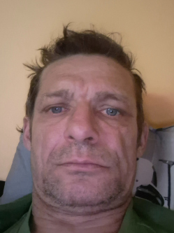 S�ndor, 51 �ves t�rskeres� f�rfi, Inke