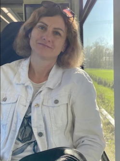 Edit, 43 �ves t�rskeres� n�, Miskolc