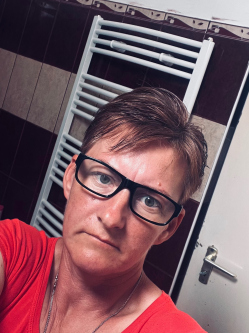 Ancsa, 47 �ves t�rskeres� n�, Mez�szilas