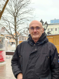 Tibor, 61 �ves t�rskeres� f�rfi, Gy�r