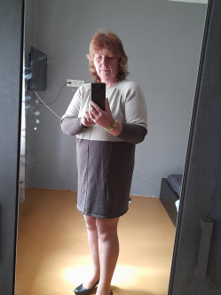 Csilla, 58 �ves t�rskeres� n�, T�pi�szecs�