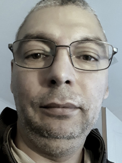 Peti, 44 �ves t�rskeres� f�rfi, Pusztaszabolcs