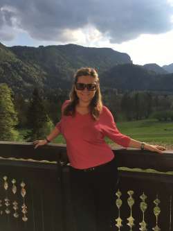 Szilvi, 45 �ves t�rskeres� n�, T�rnok