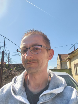 Ricsi, 36 �ves t�rskeres� f�rfi, Devecser