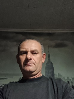 Jozsi, 47 �ves t�rskeres� f�rfi, Hossz�p�lyi