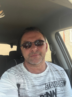 Karesz, 57 �ves t�rskeres� f�rfi, Tatab�nya