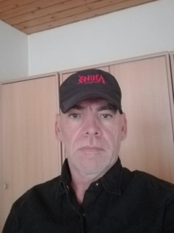 S�ndor, 57 �ves t�rskeres� f�rfi, Nagyszombat