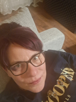 Anita, 44 �ves t�rskeres� n�, Szolnok