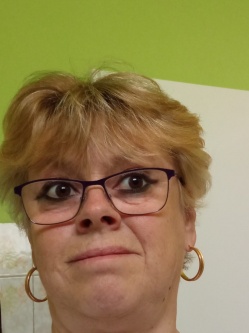 szoke, 53 �ves t�rskeres� n�, Baja