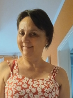 Mariann, 52 �ves t�rskeres� n�, Duna�jv�ros