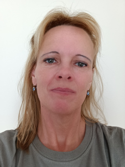 Erika, 54 �ves t�rskeres� n�, T�pi�szele