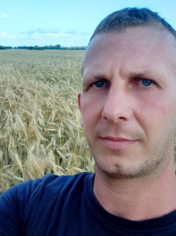 007, 36 �ves t�rskeres� f�rfi, M�t�szalka