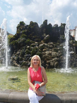 Ildik�, 53 �ves t�rskeres� n�, Orosh�za