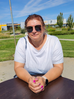 �gnes, 53 �ves t�rskeres� n�, Moh�cs