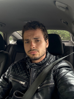 D�niel, 23 �ves t�rskeres� f�rfi, Velence