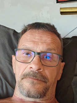 K�roly, 61 �ves t�rskeres� f�rfi, Hern�d