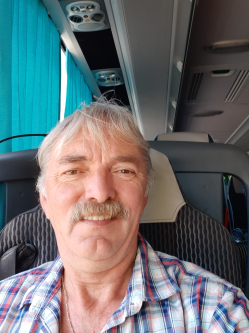 Ferenc, 61 �ves t�rskeres� f�rfi, Csorv�s
