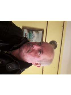 J�nos, 64 �ves t�rskeres� f�rfi, Mez�ber�ny