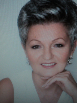 Marcsi, 75 �ves t�rskeres� n�, B�k�s