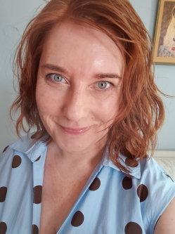 Eszti, 50 �ves t�rskeres� n�, Dunakeszi