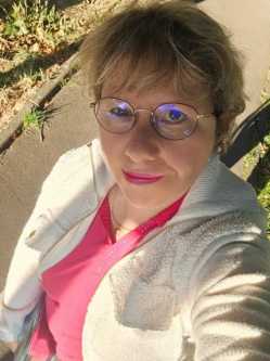 Sarolta, 51 �ves t�rskeres� n�, Gy�r