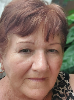 Katalin, 70 �ves t�rskeres� n�, �rk�t