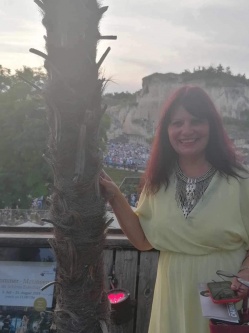 Gabriella, 51 �ves t�rskeres� n�, Beled