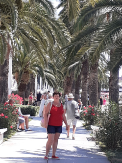 M�ria, 65 �ves t�rskeres� n�, Esztergom