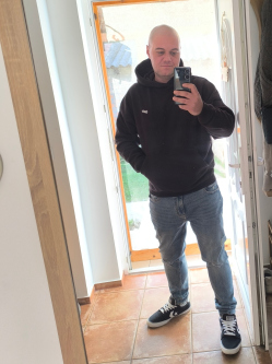 Zsolti, 34 �ves t�rskeres� f�rfi, Dorog