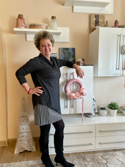 Marika, 63 �ves t�rskeres� n�, B�k�s