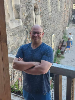 Attila, 36 �ves t�rskeres� f�rfi, Kisb�r