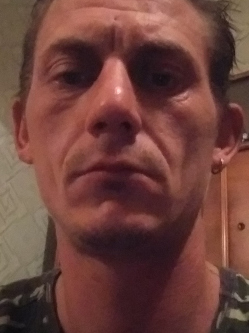 Mikl�s, 37 �ves t�rskeres� f�rfi, M�traterenye