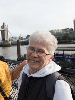 Ildiko, 68 �ves t�rskeres� n�, Bristol