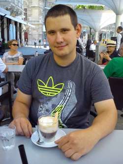 Viktor, 35 �ves t�rskeres� f�rfi, P�cs