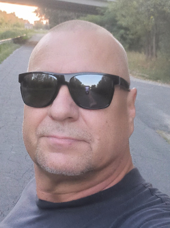 G�bor, 61 �ves t�rskeres� f�rfi, P�cs