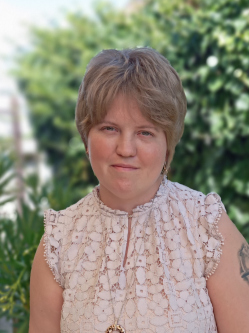 Nikolett, 32 �ves t�rskeres� n�, T�rnok