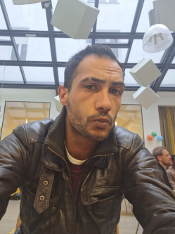 Fl�ri�n, 32 �ves t�rskeres� f�rfi, B�cs