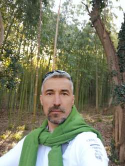 Vince, 53 �ves t�rskeres� f�rfi, H�rsk�t
