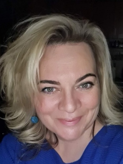 Erika, 53 �ves t�rskeres� n�, Ny�regyh�za