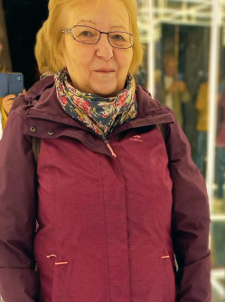 Edit, 66 �ves t�rskeres� n�, Ny�regyh�za
