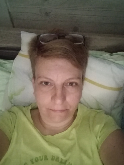 Brigi, 46 �ves t�rskeres� n�, Sikl�s